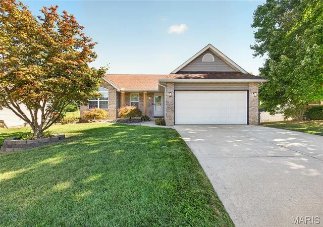 Photo 1 of Single family home for sale at 629 High School St, Collinsville, IL 62234 | MLS# MIS26062381 | Listing updated on 2026-10-03