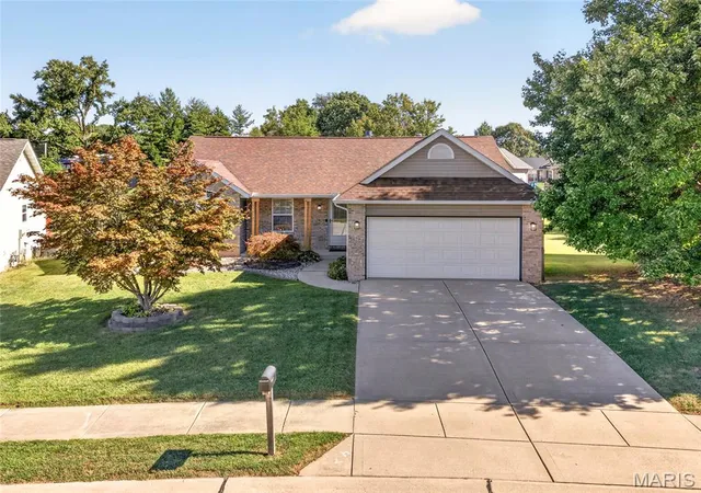 Photo 2 of Single family home for sale at 629 High School St, Collinsville, IL 62234 | MLS# MIS26062381 | Listing updated on 2026-10-03