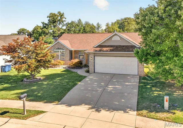 Photo 3 of Single family home for sale at 629 High School St, Collinsville, IL 62234 | MLS# MIS26062381 | Listing updated on 2026-10-03