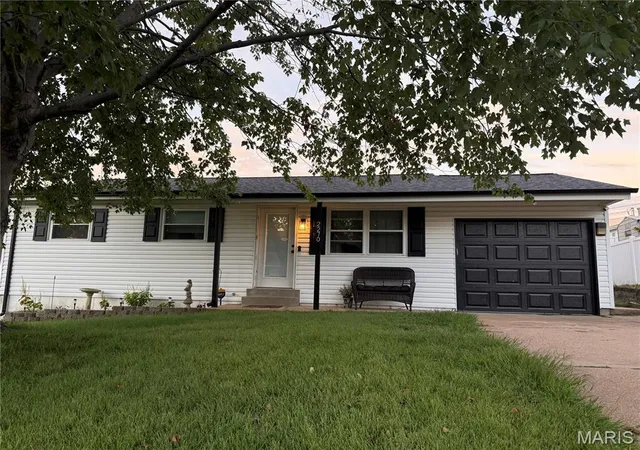 Photo 1 of Sale Pending at 2270 Summit Dr, Arnold, MO 63010 | MLS# MIS26062385 | Listing updated on 2026-10-12