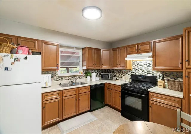 Photo 4 of Sale Pending at 2270 Summit Dr, Arnold, MO 63010 | MLS# MIS26062385 | Listing updated on 2026-10-12