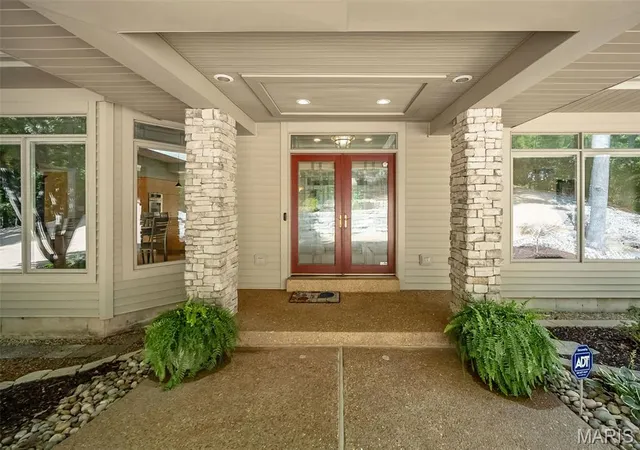 Photo 2 of Single family home for sale at 18852 Highwood Ests Dr, Wildwood, MO 63069 | MLS# MIS26062386 | Listing updated on 2026-10-07