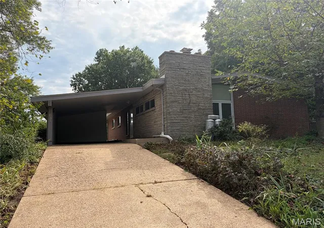 Photo 1 of Single family home for sale at 634 Crawford Cir, Sullivan, MO 63080 | MLS# MIS26062388 | Listing updated on 2026-09-29