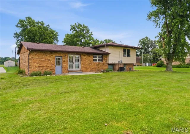 Photo 3 of Single family home for sale at 7 Draco Dr, Freeburg, IL 62243 | MLS# MIS26062391 | Listing updated on 2026-10-08