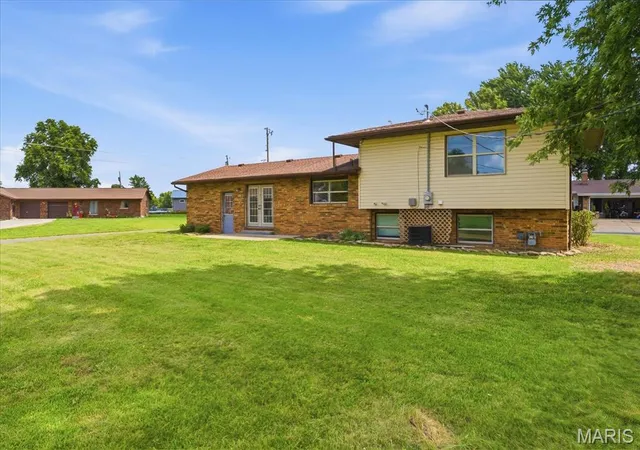 Photo 3 of Single family home for sale at 7 Draco Dr, Freeburg, IL 62243 | MLS# MIS26062391 | Listing updated on 2026-10-08