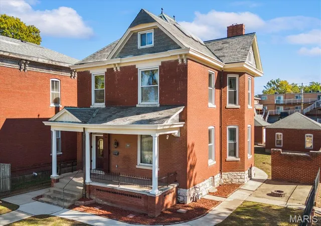 Photo 1 of Single family home for sale at 504 S High St, Belleville, IL 62220 | MLS# MIS26062392 | Listing updated on 2026-10-23