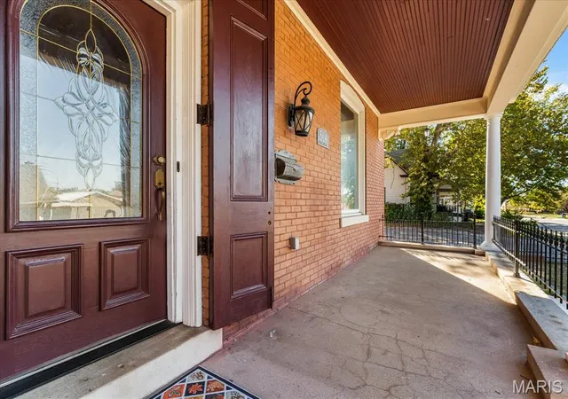 Photo 2 of Single family home for sale at 504 S High St, Belleville, IL 62220 | MLS# MIS26062392 | Listing updated on 2026-10-23