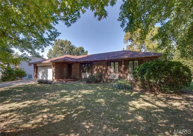 Photo 3 of Sale Pending at 108 Bethany Ln, Godfrey, IL 62035 | MLS# MIS26062395 | Listing updated on 2026-10-20