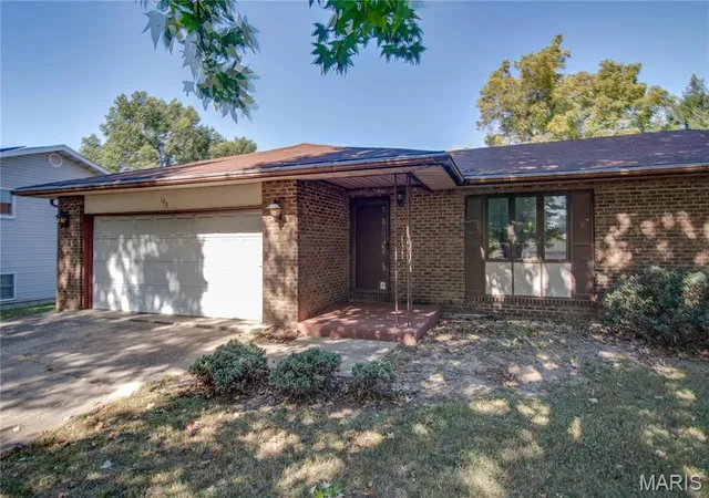 Photo 4 of Sale Pending at 108 Bethany Ln, Godfrey, IL 62035 | MLS# MIS26062395 | Listing updated on 2026-10-20