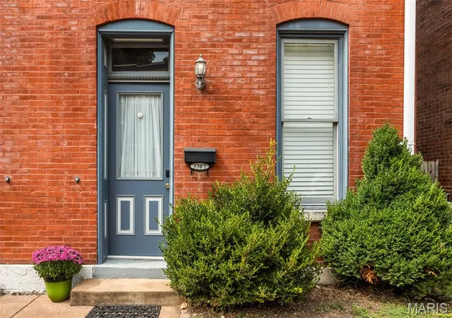 Photo 2 of Townhouse for sale at 3307 S 18th Street, Saint Louis, MO 63118 | MLS# MIS26062399 | Listing updated on 2026-09-30