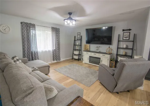 Photo 4 of Single family home for sale at 1310 Thistle Dr, Vandalia, IL 62471 | MLS# MIS26062400 | Listing updated on 2026-09-28