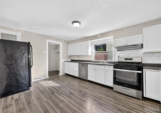 Photo 3 of Single family home for sale at 9523 Theodosia Ave, Saint Louis, MO 63114 | MLS# MIS26062405 | Listing updated on 2026-10-22