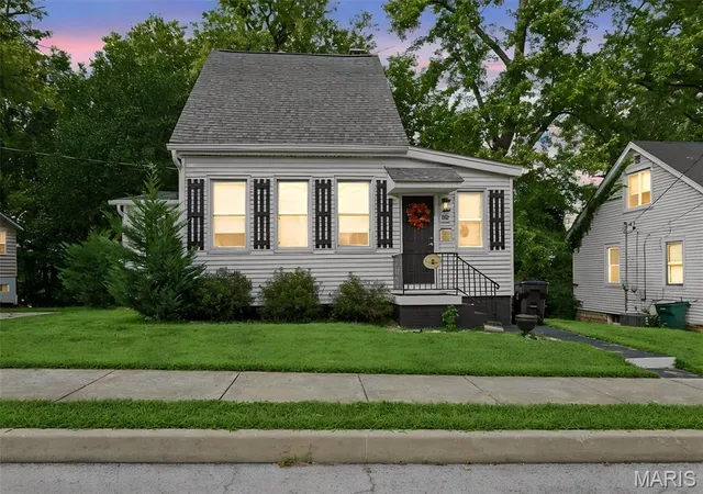 Photo 1 of Single family home for sale at 323 W Cleveland Ave, Belleville, IL 62220 | MLS# MIS26062406 | Listing updated on 2026-10-08