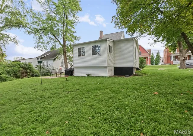 Photo 4 of Single family home for sale at 323 W Cleveland Ave, Belleville, IL 62220 | MLS# MIS26062406 | Listing updated on 2026-10-08