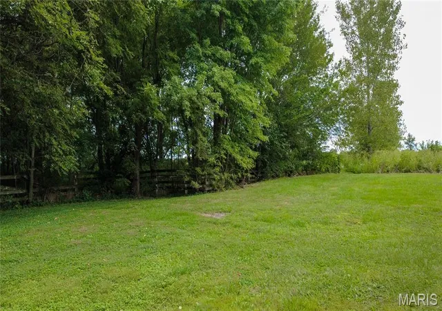 Photo 4 of Sale Pending at 1206 Haselhorst Rd, New Baden, IL 62265 | MLS# MIS26062410 | Listing updated on 2026-10-01