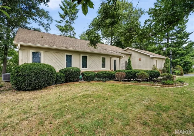 Photo 1 of Single family home for sale at 14619 Hunters Point, Chesterfield, MO 63017 | MLS# MIS26062414 | Listing updated on 2026-10-06