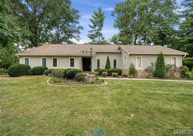 Photo 2 of Single family home for sale at 14619 Hunters Point, Chesterfield, MO 63017 | MLS# MIS26062414 | Listing updated on 2026-10-06