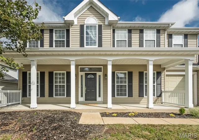 Photo 2 of Single family home for sale at 414 Avalon Chase Dr, Fenton, MO 63026 | MLS# MIS26062416 | Listing updated on 2026-10-19