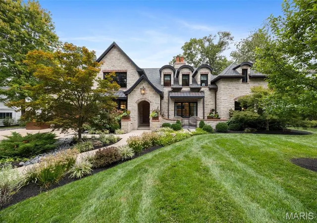 Photo 1 of Sale Pending at 1353 Green Tree Ln, Saint Louis, MO 63122 | MLS# MIS26062420 | Listing updated on 2026-10-04
