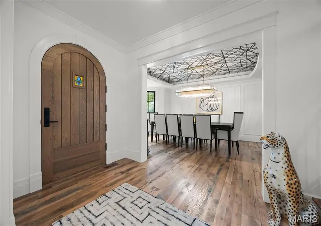 Photo 4 of Sale Pending at 1353 Green Tree Ln, Saint Louis, MO 63122 | MLS# MIS26062420 | Listing updated on 2026-10-04