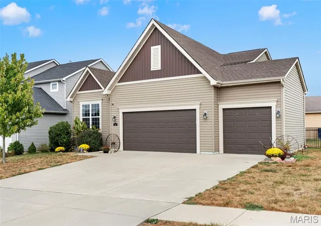 Photo 3 of Single family home for sale at 38 Huntleigh Park Ct, Wentzville, MO 63385 | MLS# MIS26062423 | Listing updated on 2026-10-05