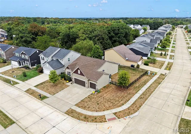Photo 3 of Single family home for sale at 38 Huntleigh Park Ct, Wentzville, MO 63385 | MLS# MIS26062423 | Listing updated on 2026-10-05