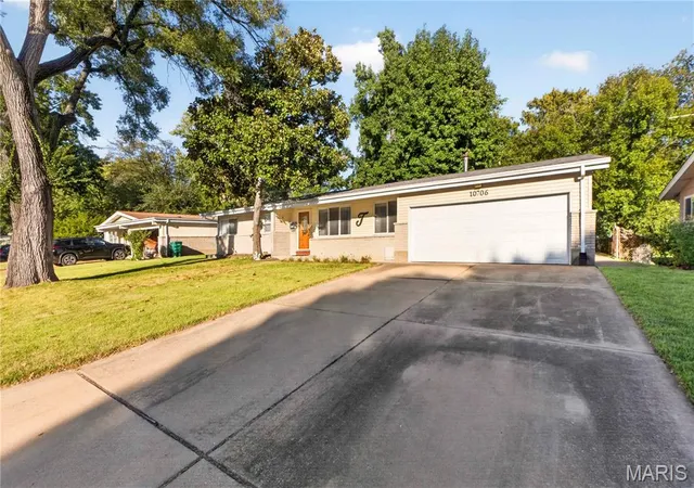 Photo 2 of Sale Pending at 10706 Vorhof Dr, Saint Louis, MO 63136 | MLS# MIS26062425 | Listing updated on 2026-10-05