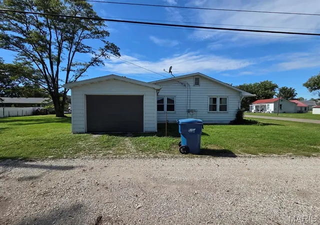 Photo 3 of Single family home for sale at 407 Madison St, Canton, MO 63435 | MLS# MIS26062428 | Listing updated on 2026-09-29
