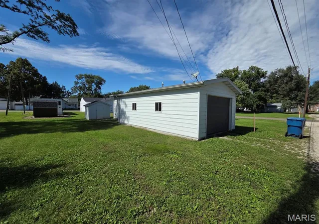 Photo 3 of Single family home for sale at 407 Madison St, Canton, MO 63435 | MLS# MIS26062428 | Listing updated on 2026-09-29