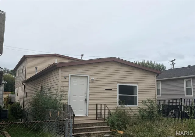 Photo 1 of Single family home for sale at 305 Meredocia St, Madison, IL 62060 | MLS# MIS26062433 | Listing updated on 2026-09-28