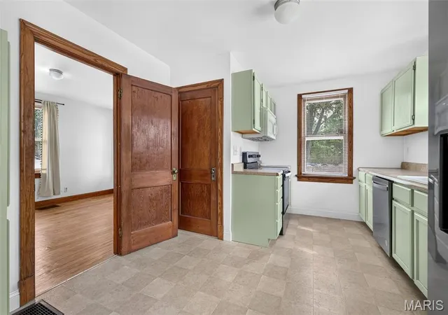 Photo 4 of Single family home for sale at 1618 Muegge Rd, Saint Charles, MO 63303 | MLS# MIS26062435 | Listing updated on 2026-10-08