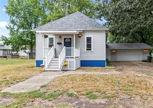 Single family home for sale at 517 E Columbia St, Litchfield, IL 62056 | MLS# MIS26062437