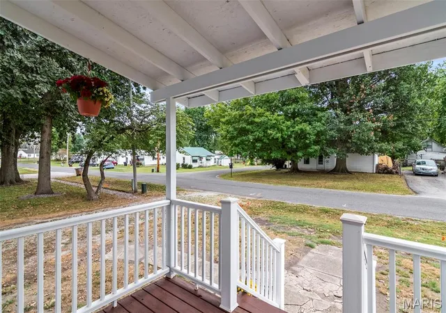 Photo 3 of Single family home for sale at 517 E Columbia St, Litchfield, IL 62056 | MLS# MIS26062437 | Listing updated on 2026-10-01