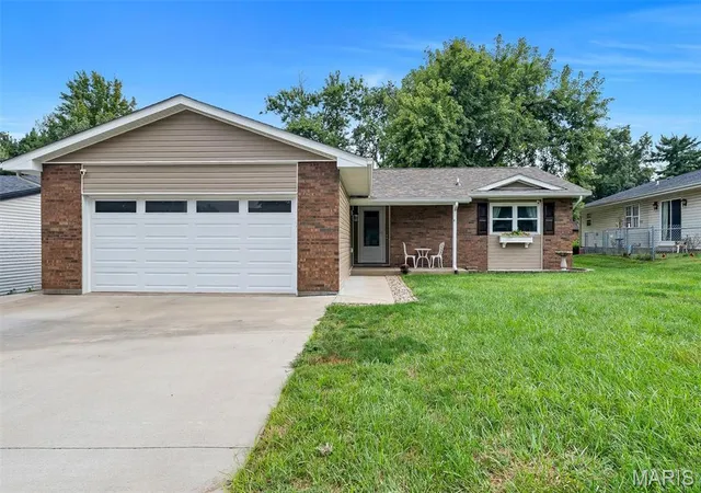 Photo 1 of Single family home for sale at 104 Meadow Ln, Columbia, IL 62236 | MLS# MIS26062438 | Listing updated on 2026-09-30