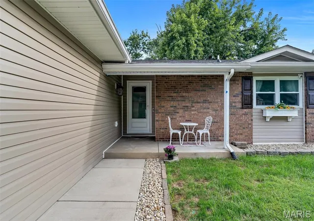 Photo 3 of Single family home for sale at 104 Meadow Ln, Columbia, IL 62236 | MLS# MIS26062438 | Listing updated on 2026-09-30
