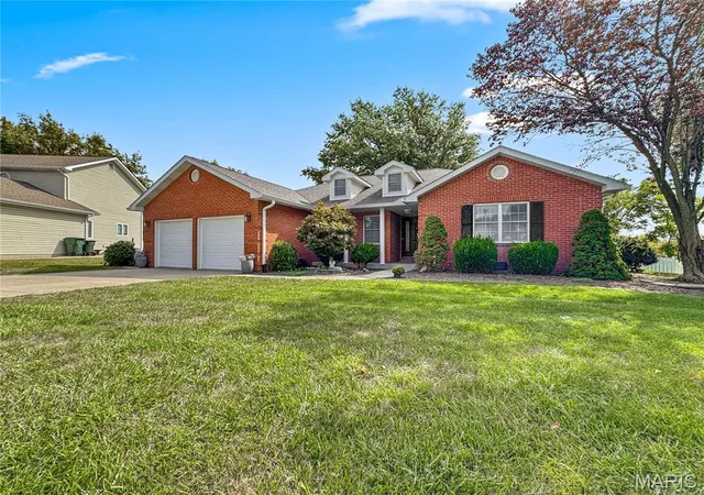 Photo 1 of Single family home for sale at 106 Elmwood St, Waterloo, IL 62298 | MLS# MIS26062446 | Listing updated on 2026-10-05