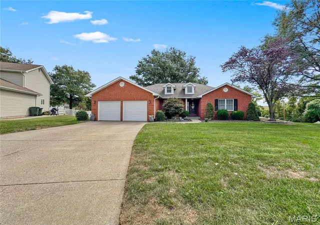 Photo 2 of Single family home for sale at 106 Elmwood St, Waterloo, IL 62298 | MLS# MIS26062446 | Listing updated on 2026-10-05