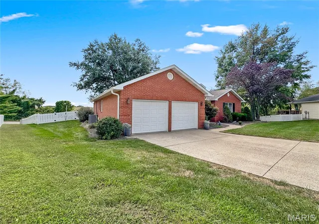 Photo 3 of Single family home for sale at 106 Elmwood St, Waterloo, IL 62298 | MLS# MIS26062446 | Listing updated on 2026-10-05