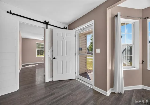 Photo 4 of Single family home for sale at 1411 Jefferson St, Carlyle, IL 62231 | MLS# MIS26062448 | Listing updated on 2026-10-08