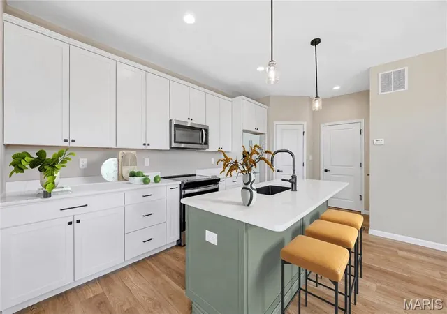 Photo 3 of Townhouse for sale at 54 Pheasant Ring Dr, Saint Peters, MO 63376 | MLS# MIS26062451 | Listing updated on 2026-10-09