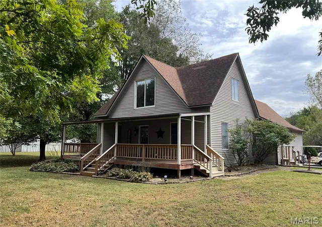 Photo 1 of Single family home for sale at 240 Worksavers Trl, Litchfield, IL 62056 | MLS# MIS26062455 | Listing updated on 2026-09-28