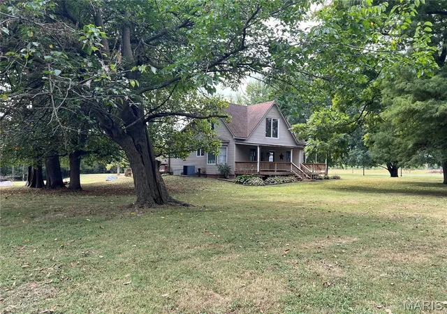 Photo 3 of Single family home for sale at 240 Worksavers Trl, Litchfield, IL 62056 | MLS# MIS26062455 | Listing updated on 2026-09-28