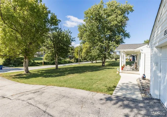 Photo 2 of Sale Pending at 1338 Spring Dr, Herculaneum, MO 63048 | MLS# MIS26062459 | Listing updated on 2026-10-07