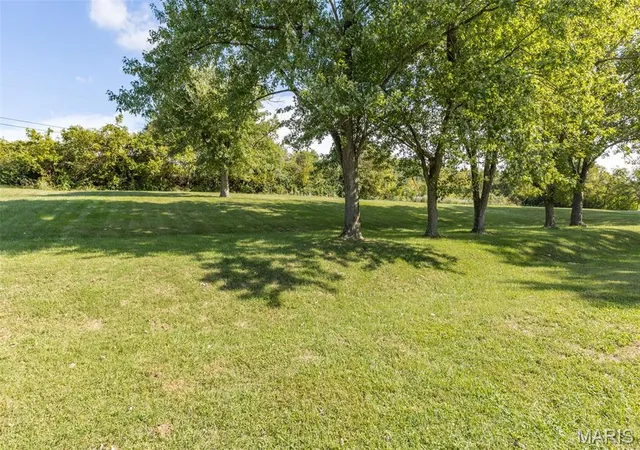 Photo 3 of Sale Pending at 1338 Spring Dr, Herculaneum, MO 63048 | MLS# MIS26062459 | Listing updated on 2026-10-07