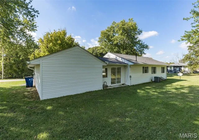 Photo 4 of Sale Pending at 1338 Spring Dr, Herculaneum, MO 63048 | MLS# MIS26062459 | Listing updated on 2026-10-07