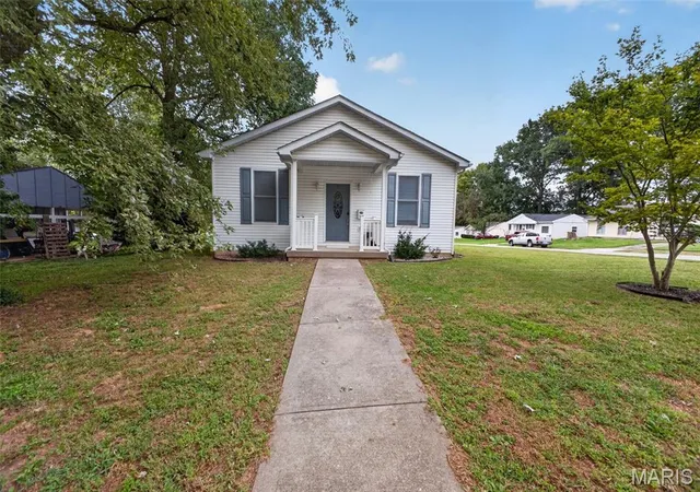 Photo 1 of Sale Pending at 113 Rosette Dr, Belleville, IL 62220 | MLS# MIS26062460 | Listing updated on 2026-10-23