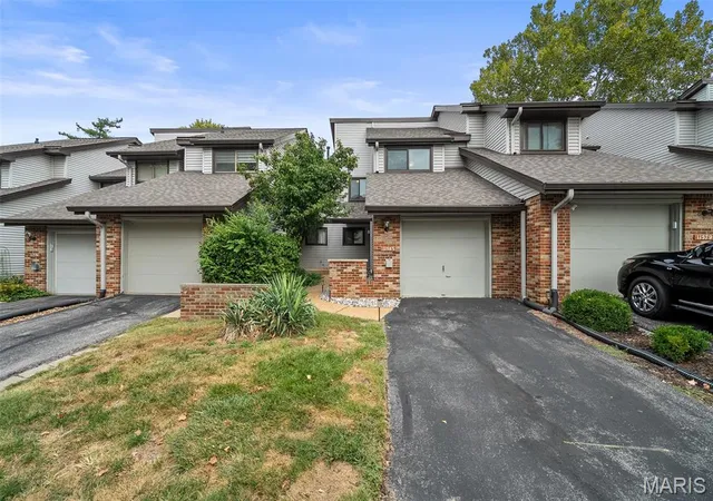 Photo 1 of Townhouse for sale at 11583 Tawny Ash Ct, Saint Louis, MO 63146 | MLS# MIS26062461 | Listing updated on 2026-10-01