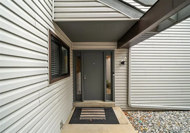 Photo 2 of Townhouse for sale at 11583 Tawny Ash Ct, Saint Louis, MO 63146 | MLS# MIS26062461 | Listing updated on 2026-10-01