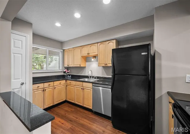 Photo 4 of Townhouse for sale at 11583 Tawny Ash Ct, Saint Louis, MO 63146 | MLS# MIS26062461 | Listing updated on 2026-10-01