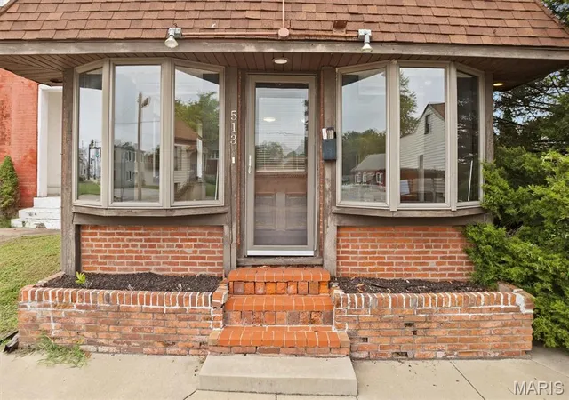 Photo 1 of Single family home for sale at 513 N Illinois St, Belleville, IL 62220 | MLS# MIS26062463 | Listing updated on 2026-10-06